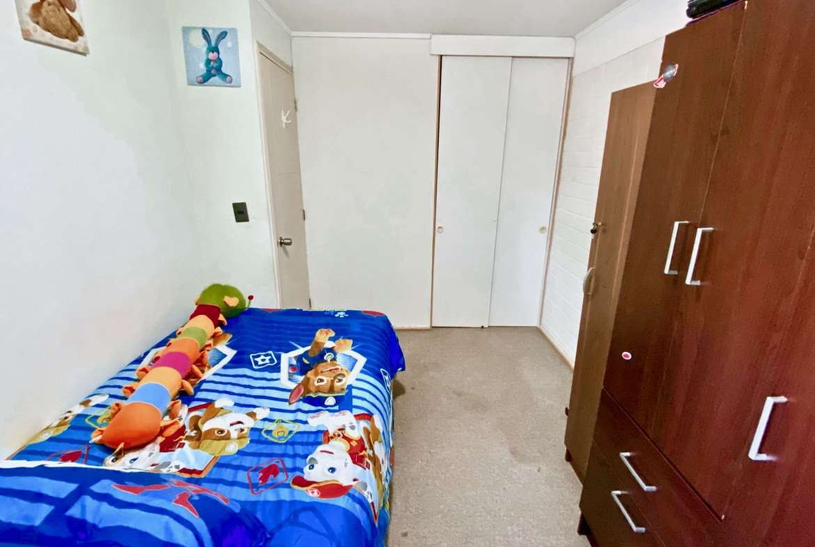 Dormitorio secundario con closets