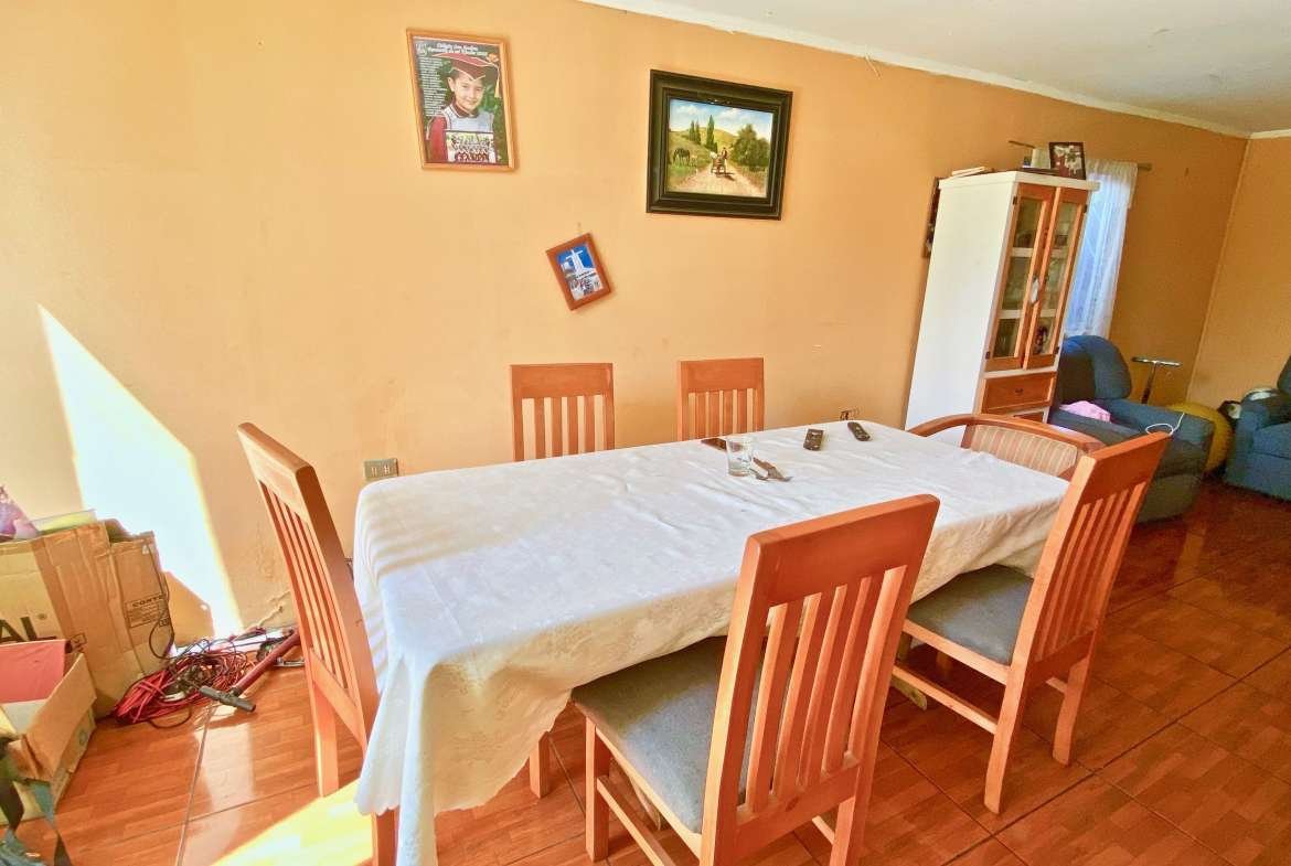 Comedor y living en primer piso con suelo cerámico